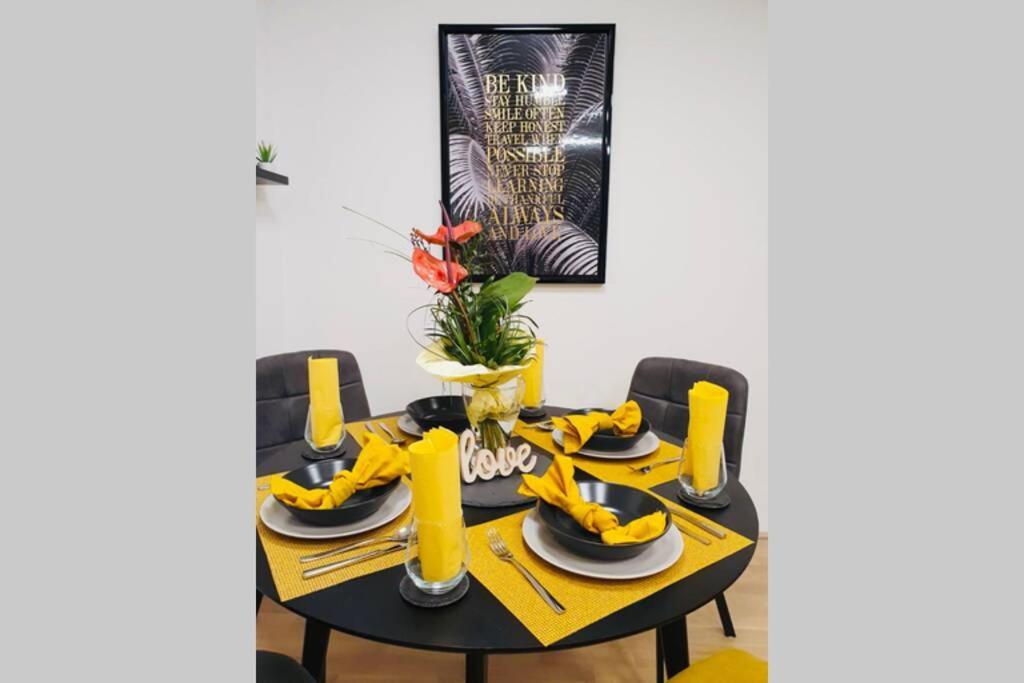 Leon Apartment Neu! Gemuetlichkeit An Erster Stelle ลินซ์ ภายนอก รูปภาพ